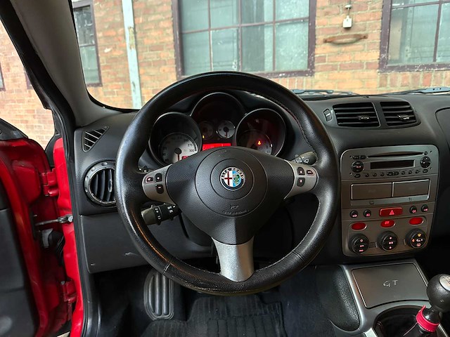 Alfa romeo gt 3.2 v6 240pk 2004 -youngtimer- - afbeelding 18 van  37
