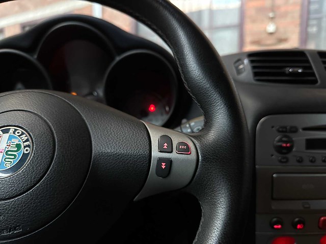 Alfa romeo gt 3.2 v6 240pk 2004 -youngtimer- - afbeelding 21 van  37