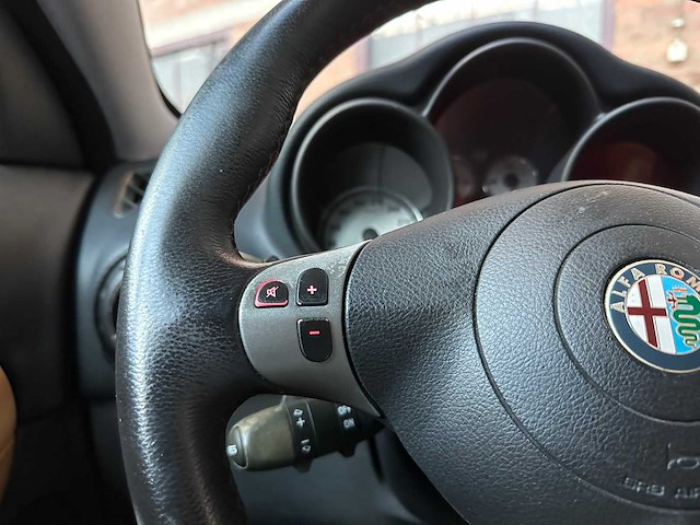Alfa romeo gt 3.2 v6 240pk 2004 -youngtimer- - afbeelding 13 van  31