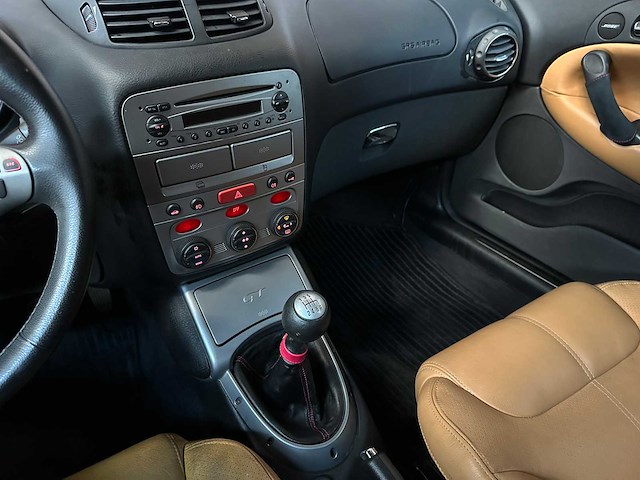 Alfa romeo gt 3.2 v6 240pk 2004 -youngtimer- - afbeelding 17 van  31