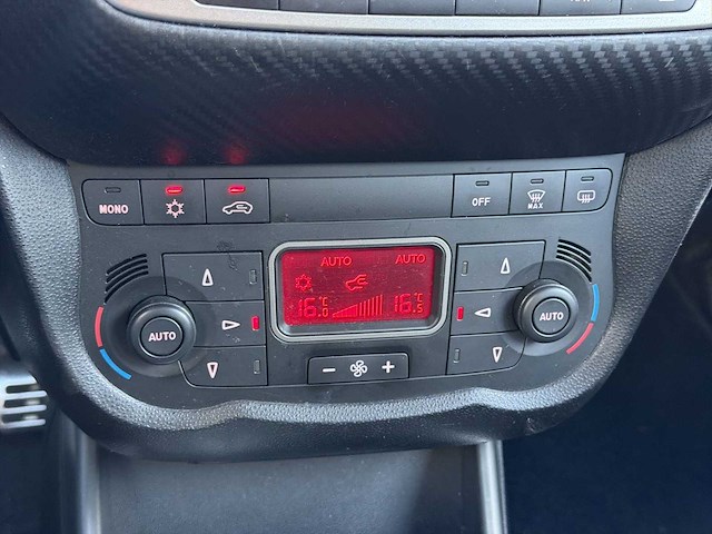 Alfa romeo mito 1.3 jtdm eco distinctive 2012 | 25-xpb-5 i - afbeelding 15 van  33