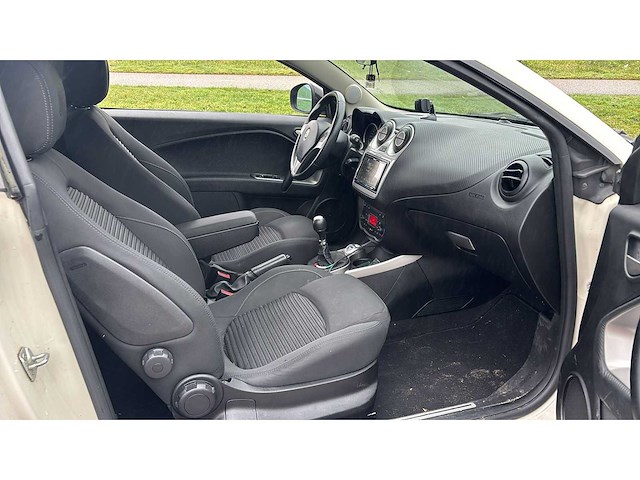 Alfa romeo mito 1.4 t distinctive 2012 | 07-tvn-6 i - afbeelding 2 van  13