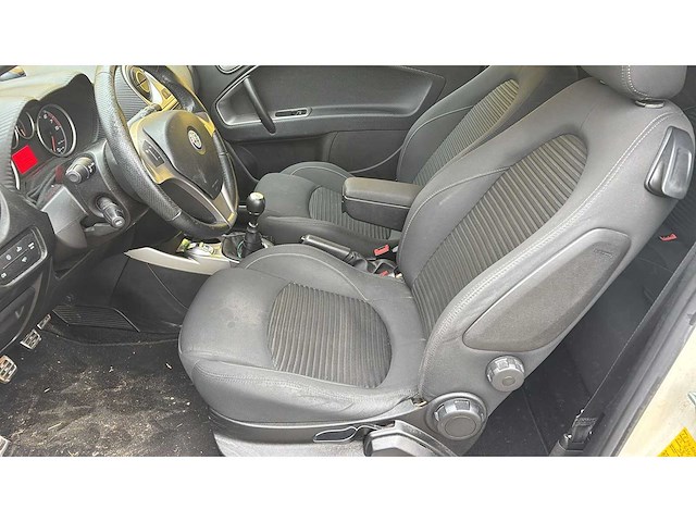 Alfa romeo mito 1.4 t distinctive 2012 | 07-tvn-6 i - afbeelding 7 van  13