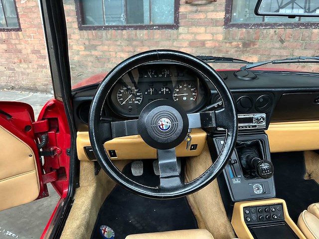 Alfa romeo spider 2000 2.0 118pk 1992, 56-rl-tr - afbeelding 18 van  34