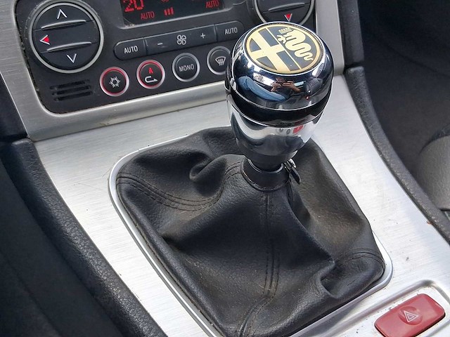 Alfa romeo spider 2.2 jts 2007 | ts-648-s - afbeelding 26 van  39