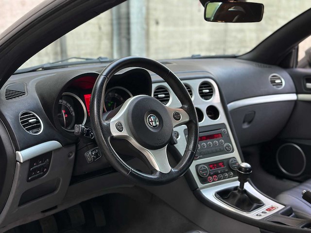 Alfa romeo spider 2.2 jts exclusive 185pk 2008, s-904-zx youngtimer - afbeelding 13 van  46