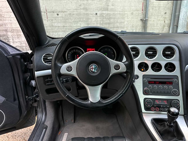 Alfa romeo spider 2.2 jts exclusive 185pk 2008, s-904-zx youngtimer - afbeelding 14 van  46