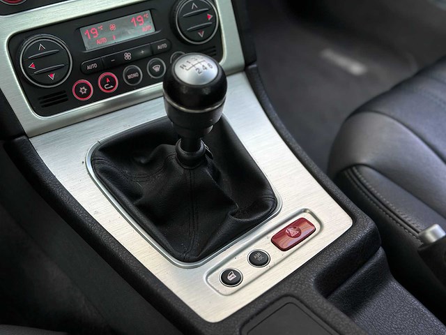 Alfa romeo spider 2.2 jts exclusive 185pk 2008, s-904-zx youngtimer - afbeelding 25 van  46