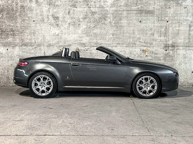 Alfa romeo spider 2.2 jts exclusive 185pk 2008, s-904-zx youngtimer - afbeelding 2 van  47