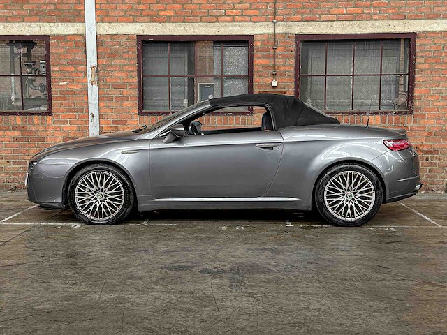 Alfa romeo spider 2.4 jtdm 200pk 2007 - afbeelding 16 van  36