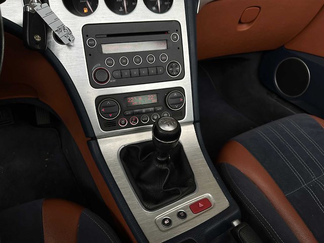 Alfa romeo spider 2.4 jtdm 200pk 2007 - afbeelding 26 van  36