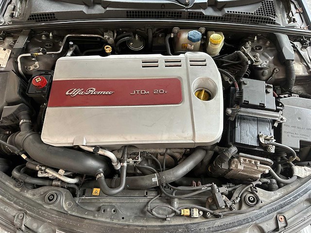 Alfa romeo spider 2.4 jtdm 200pk 2007 - afbeelding 35 van  36