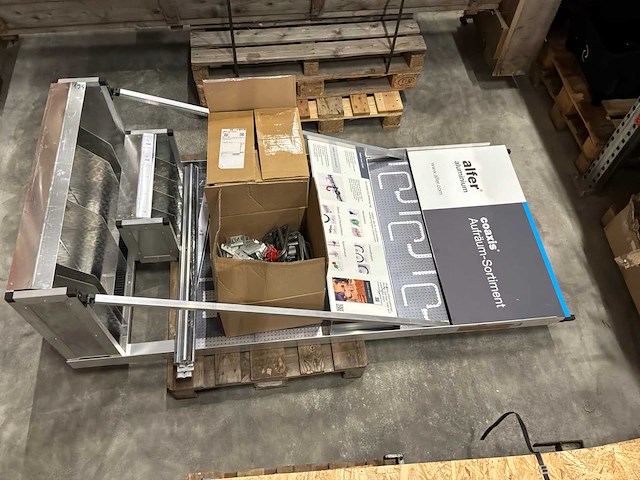 Alfer winkel meubilair display - afbeelding 1 van  2