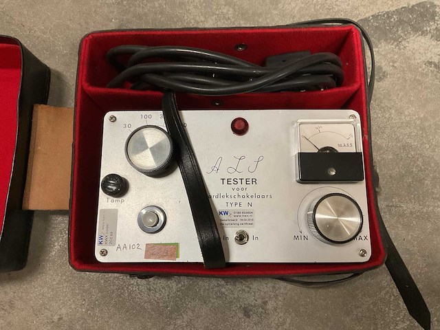 Alj n aardlekschakelaar tester - afbeelding 1 van  2