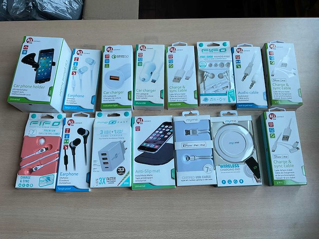 All conect en greenmouse - oortjes, laders, laadkabels, telefoonhouders (75x) - afbeelding 1 van  3