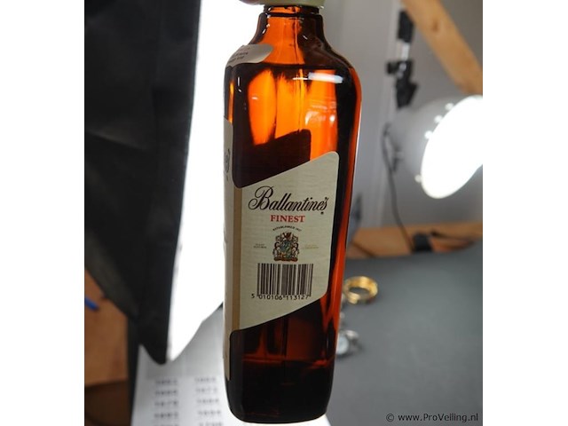 Allantine's finest blended scotch whisky. - afbeelding 3 van  5