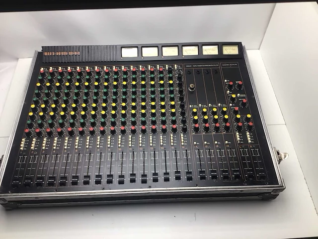Allen & heath 16 9 2 vintage analoge mengtafel in flightcase - afbeelding 1 van  6
