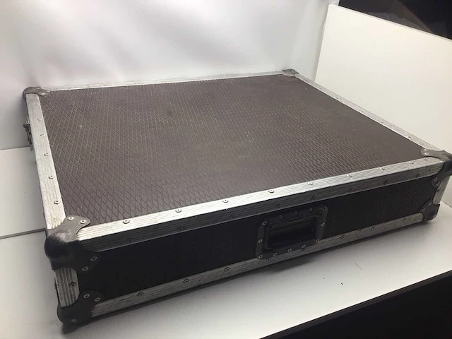 Allen & heath 16 9 2 vintage analoge mengtafel in flightcase - afbeelding 6 van  6
