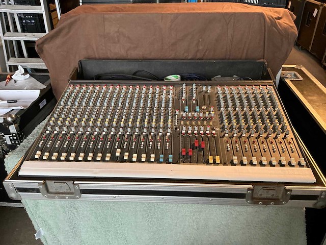 Allen&heath gl2200 analoge mengtafel - afbeelding 2 van  6