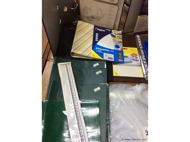 Allerhande bureaumateriaal - afbeelding 2 van  4