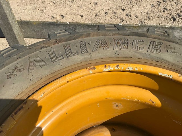 Alliance 620/40r22.5 hydradig / bandengraafmachine banden (4x) - afbeelding 4 van  7