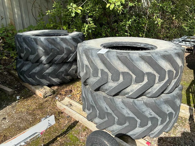 Alliance tough trac tractor band (4x) - afbeelding 1 van  7