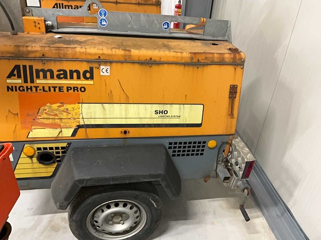 Allmand night-lite pro mobiele lichtmast - afbeelding 15 van  18