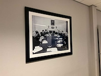 Allposters j.f. kennedy ingelijste zwart-wit foto (20x) - afbeelding 2 van  20