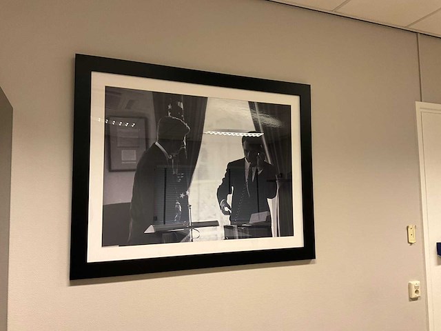 Allposters j.f. kennedy ingelijste zwart-wit foto (20x) - afbeelding 4 van  20