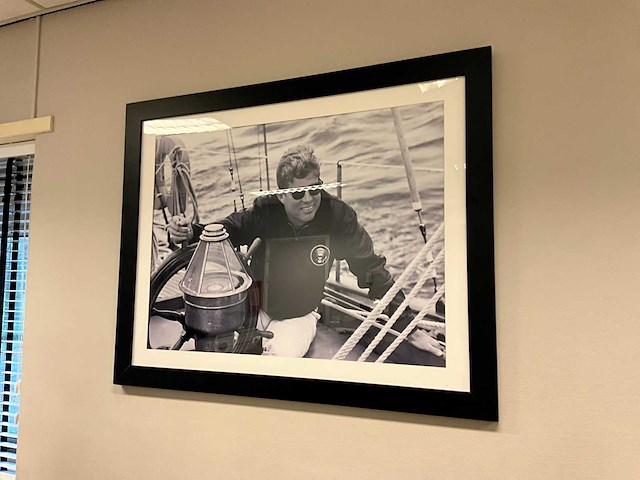 Allposters j.f. kennedy ingelijste zwart-wit foto (20x) - afbeelding 18 van  20