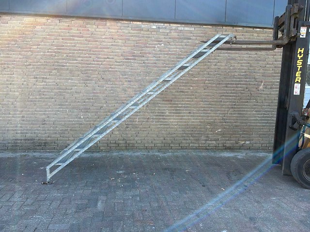 Allround stalen steigertrap 2.57x2.0m (4x) - afbeelding 2 van  4