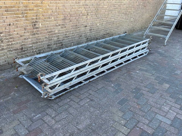 Allround stalen steigertrap 2.57x2.0m (4x) - afbeelding 1 van  2