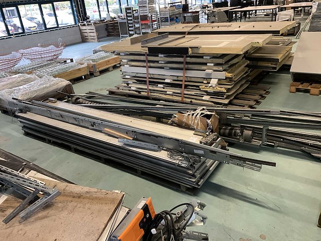 Alpha deur overheaddeur - afbeelding 1 van  5