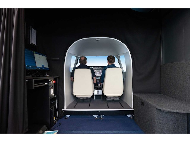 Alsim al250 certified flight training device (easa fnpt ii) / flight simulator - afbeelding 1 van  52