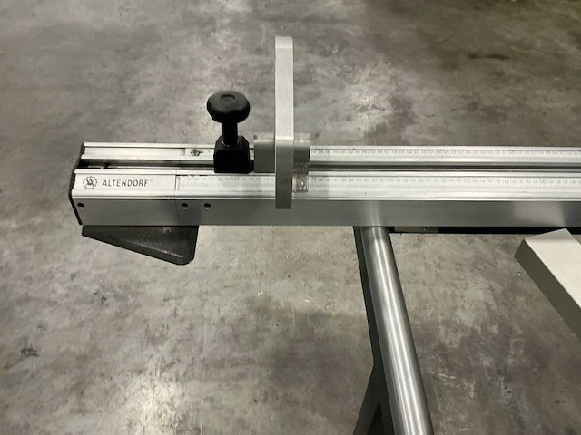 Altendorf - 2023 - f25 - formaatcirkelzaagmachine - afbeelding 1 van  5