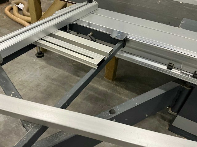 Altendorf - 2023 - f25 - formaatcirkelzaagmachine - afbeelding 2 van  5