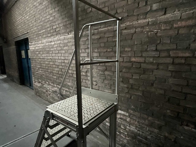 Altrex - bordestrap 4-trede v.v. leuning - afbeelding 4 van  6