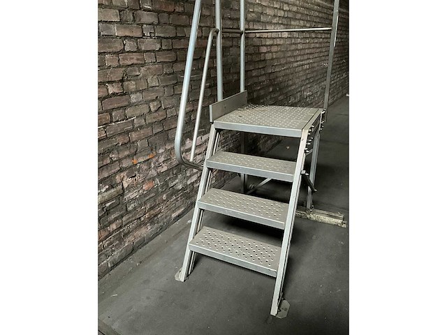 Altrex - bordestrap 4-trede v.v. leuning - afbeelding 6 van  6