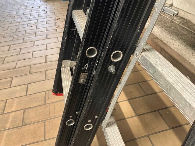 Altrex 3-delige ladder (2x) - afbeelding 4 van  5