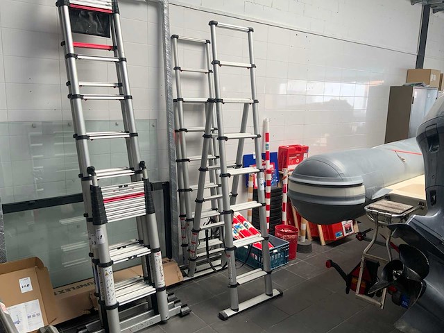 Altrex art. no. 60623 / 2.3 m telescoop reformladder - afbeelding 1 van  3