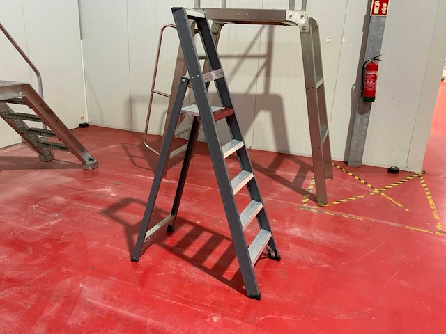 Altrex falcon 5 aluminium uitzettrap - afbeelding 1 van  5
