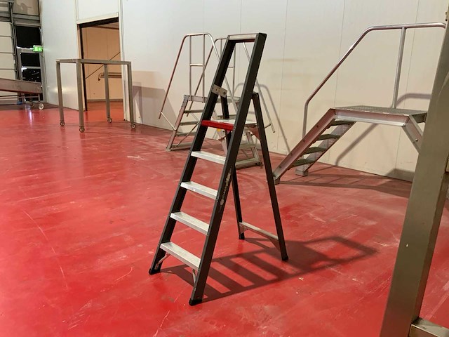 Altrex falcon 5 aluminium uitzettrap - afbeelding 4 van  5