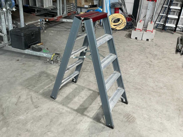 Altrex fdo 5 vouwladder - afbeelding 1 van  4