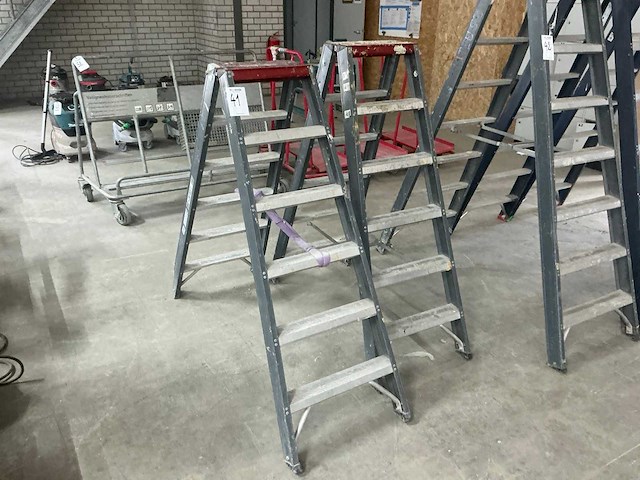 Altrex ladder (2x) - afbeelding 1 van  2