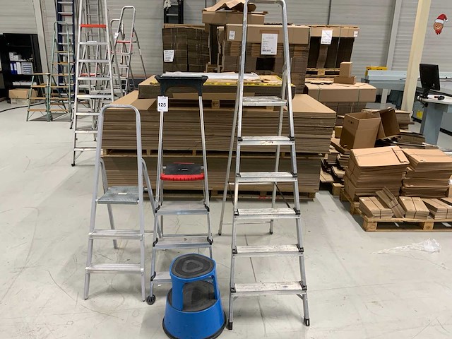 Altrex, overtoom trappen en opstapje (4x) - afbeelding 4 van  8