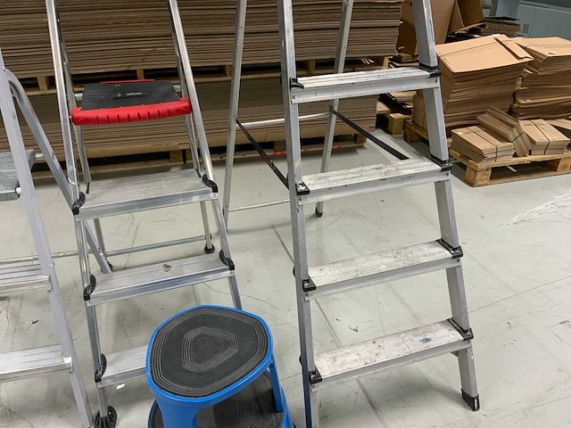 Altrex, overtoom trappen en opstapje (4x) - afbeelding 8 van  8