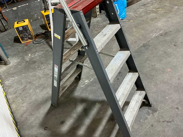 Altrex pro+ fdo 5 falcon werktrap - afbeelding 4 van  7