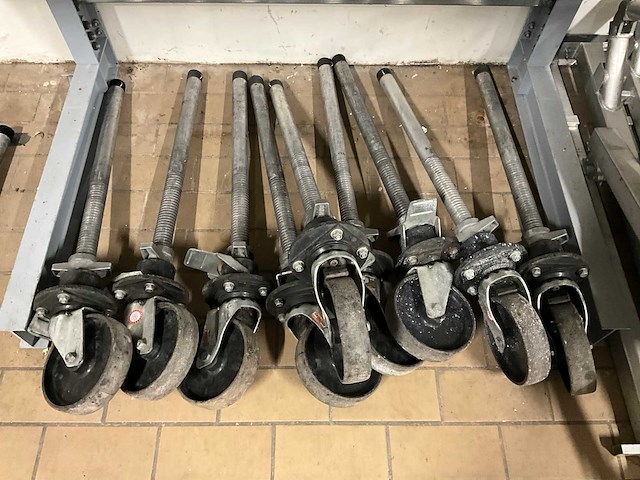 Altrex rs 5 steigerwiel geremd (9x) - afbeelding 1 van  5