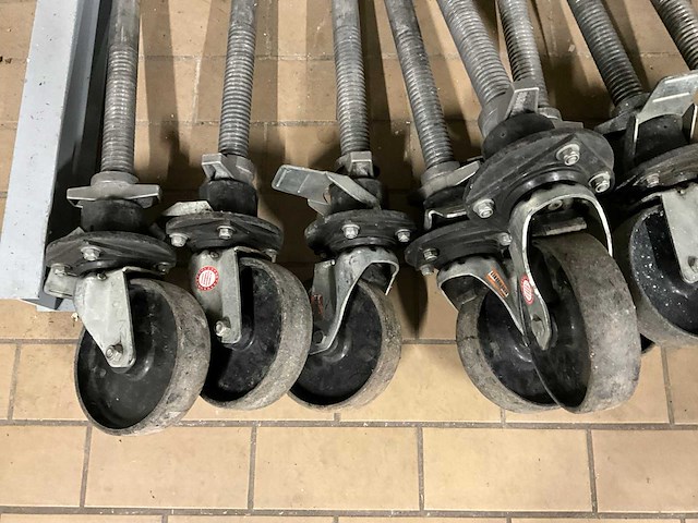 Altrex rs 5 steigerwiel geremd (9x) - afbeelding 2 van  5