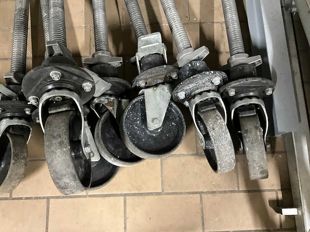 Altrex rs 5 steigerwiel geremd (9x) - afbeelding 3 van  5